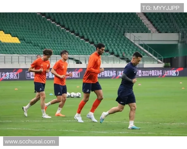 泰山队仅20人参与合练，韩鹏亮出竞赛情绪，海港两大主力缺席练习